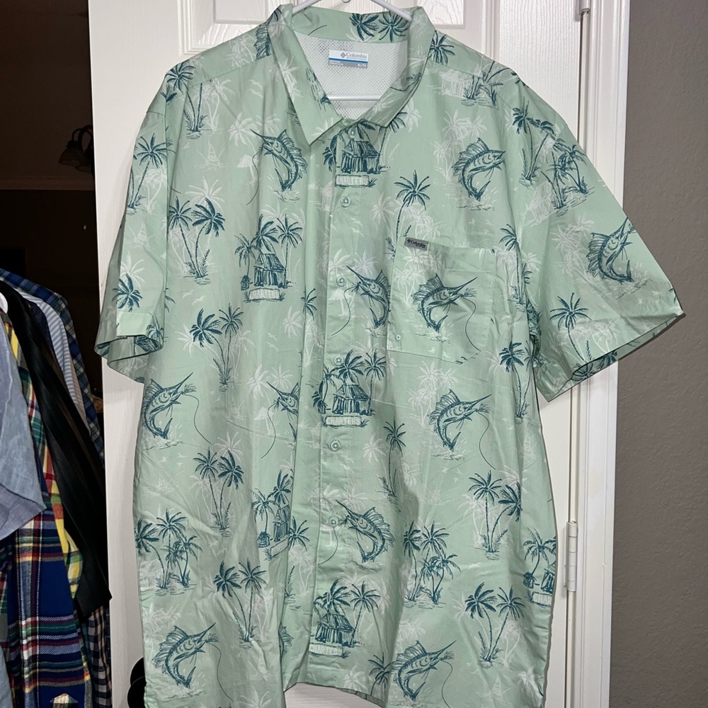 Columbia Casual Green and Blue Button Down Shirt